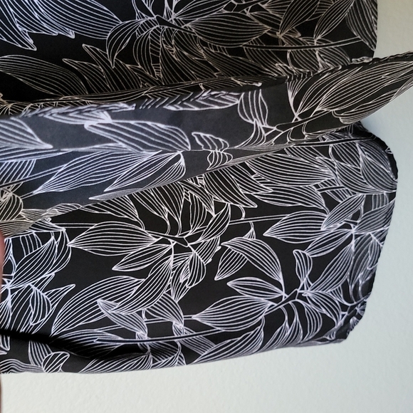 Worthington Office Petite large floral chiffon top - Picture 5 of 9